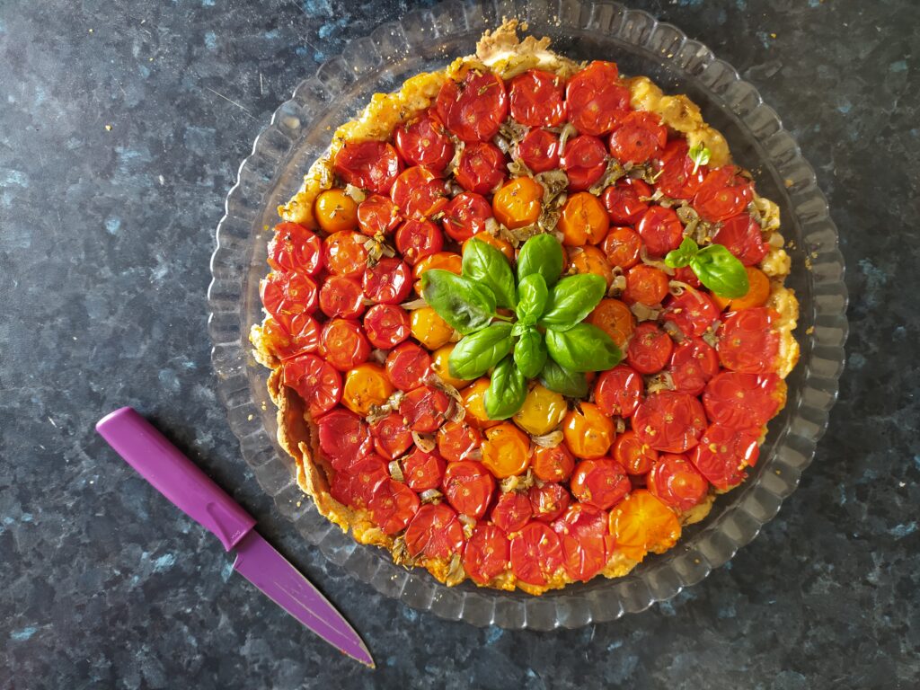 une tarte tatin aux tomates cerises